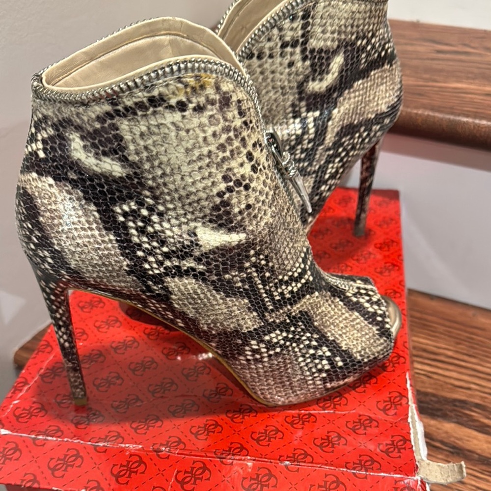 Guess Black and Gray Heeled Boots with Snakeskin Pattern